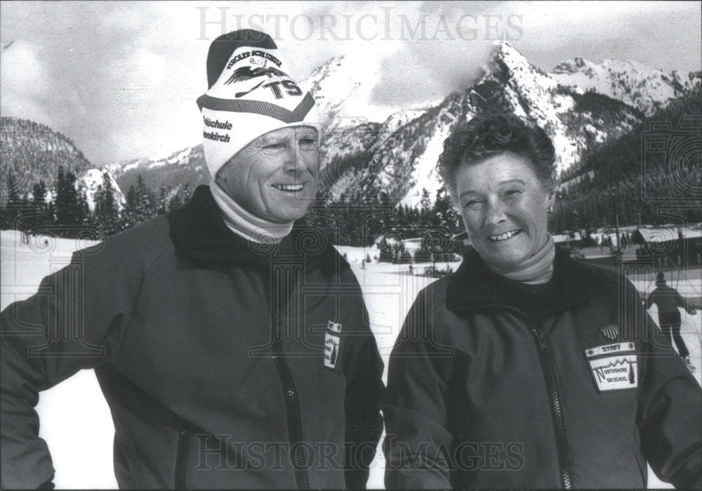 1982 JOY LUCAS JIM SKI INSTRUCTING - Historic Images