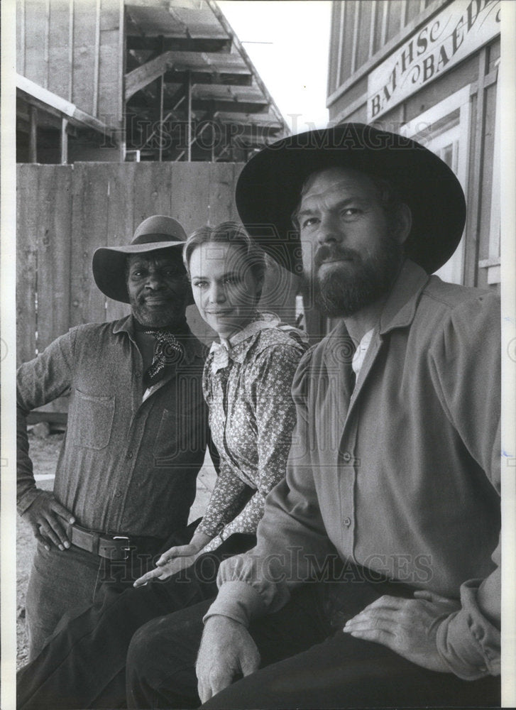 1981 Merlin Olsen Katherine Cannon Moses Gunn Father Murphy - Historic Images