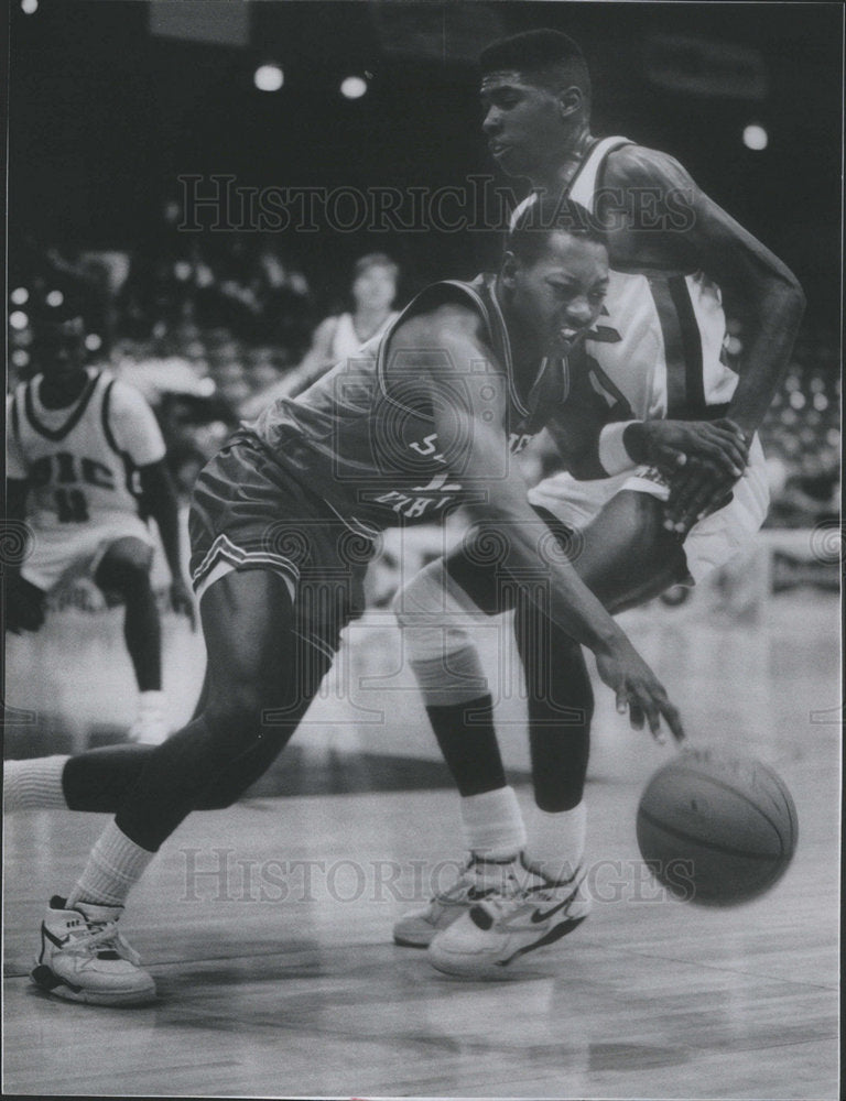 1990 Southern Utah Sean  Peterson Dribbles Past UIC Brian Hill-Historic Images