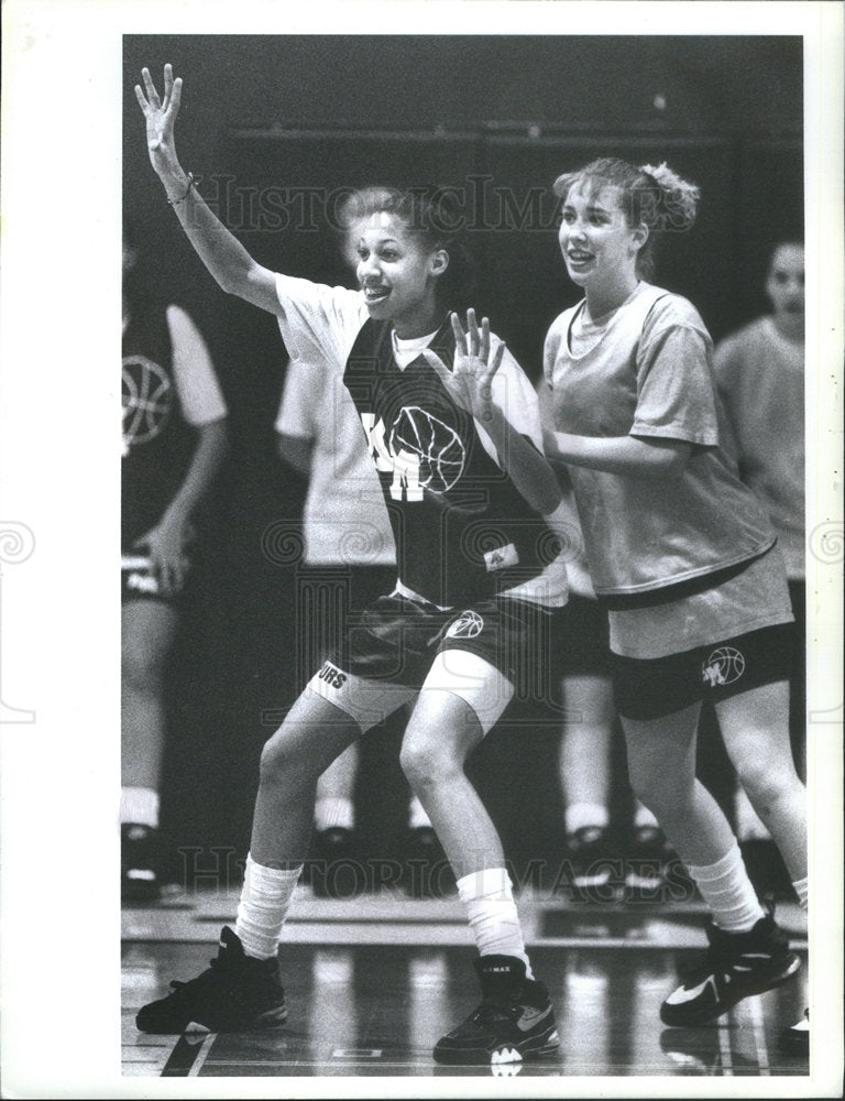 1993 BENISHE DILLARD KENT MERIDIAN&#39;S BASKETBALL PLAYER - Historic Images