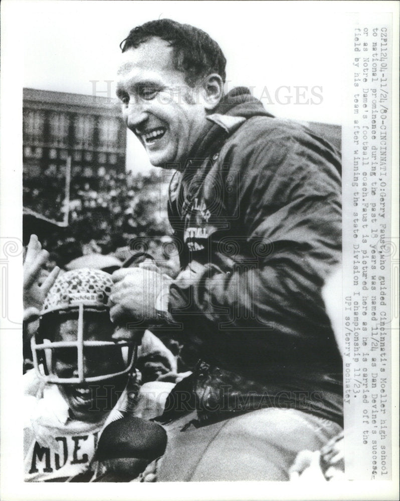 1980 GERRY FAUST AMERICAN FOOTBALL PLAYER COACH - Historic Images