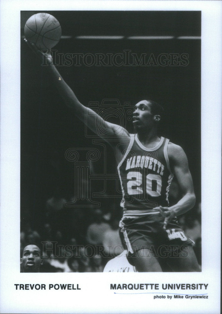 1990 Marquette University Player Powell Performing Layup - Historic Images