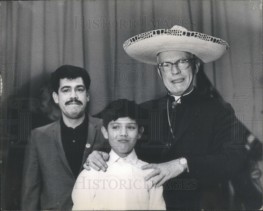 1968 Denver archbishop James Vincent Casey wearing sombrero - Historic Images