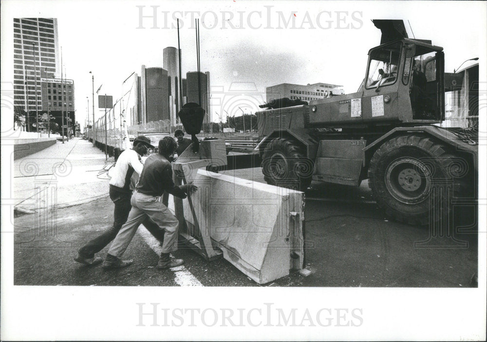 1982 Detroit Grand Prix Track Clean Up Crews Working - Historic Images