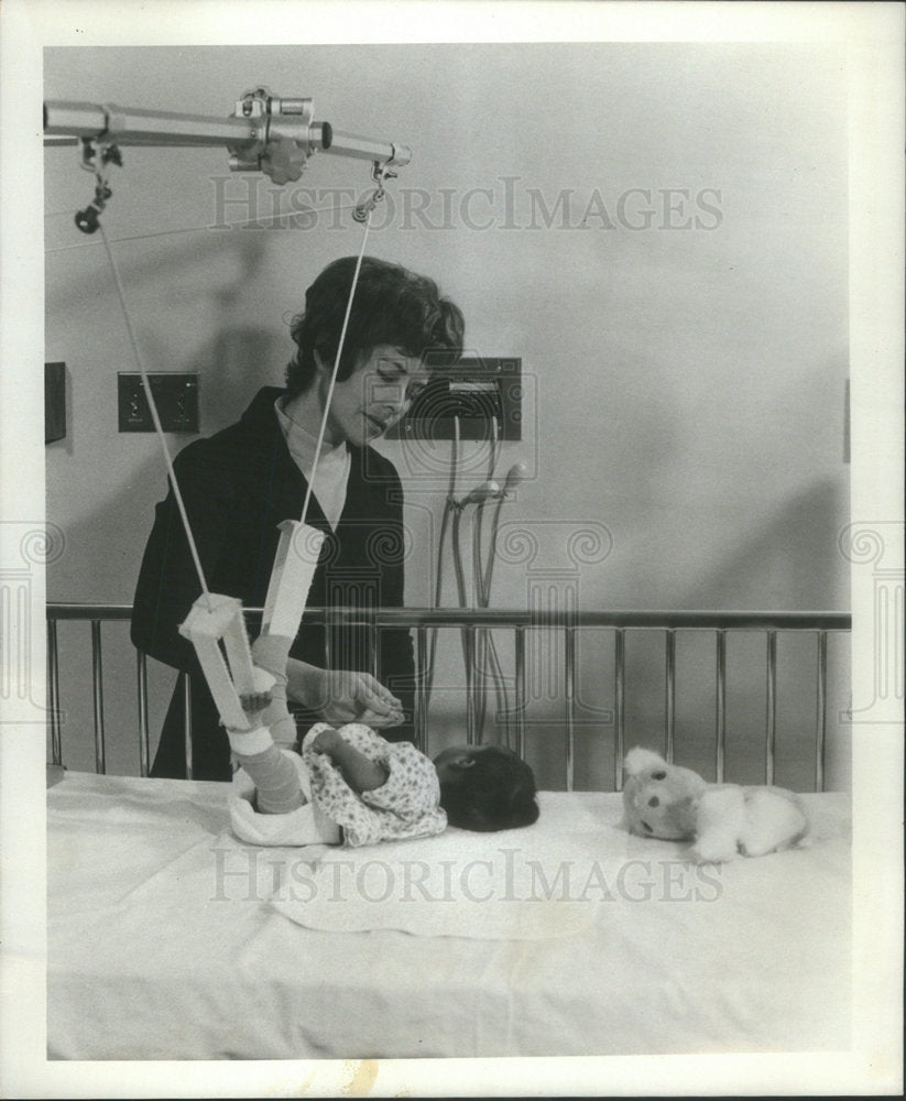 1972 Press Photo ABC News Marlene Sanders  Broadcast - Historic Images