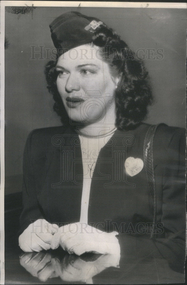 1946 Singer Kaye St. Germain testifies in her court hearing against - Historic Images