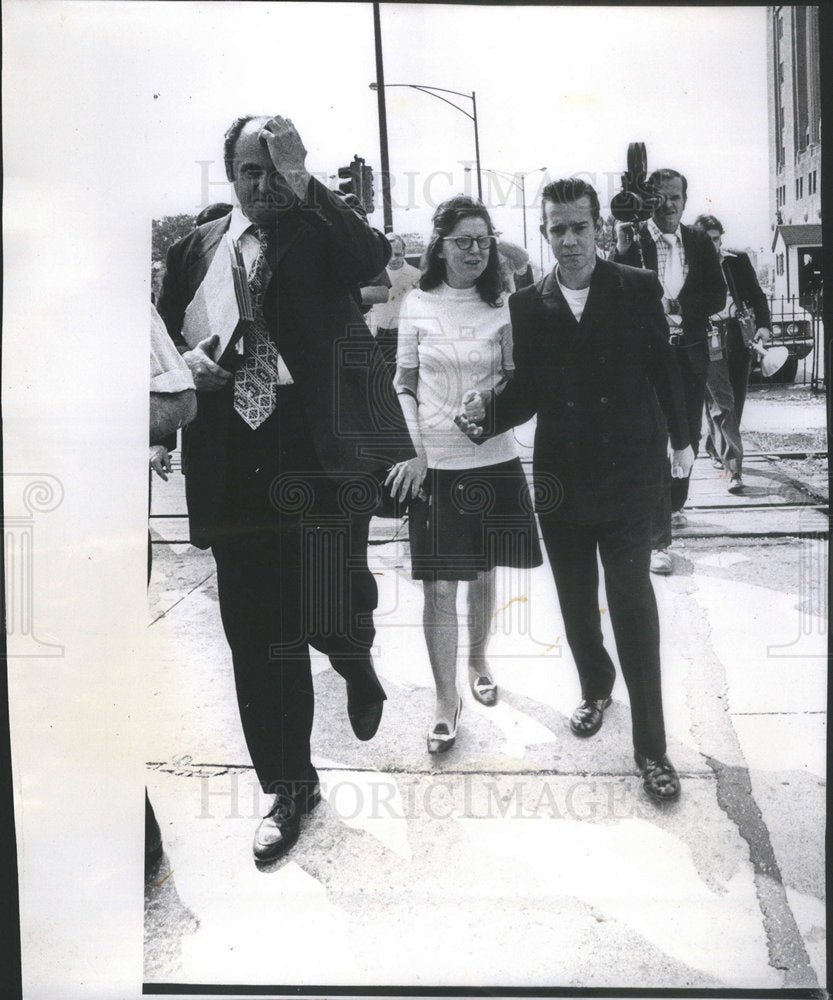 1973 Wilbur McDonald and his mother Pearl with atty. Fredrick Cohn - Historic Images