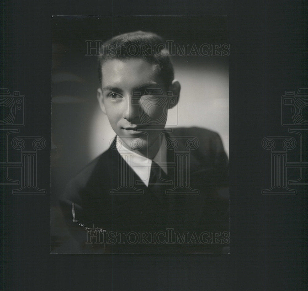 1943 Robert McDowell, Pianist - Historic Images