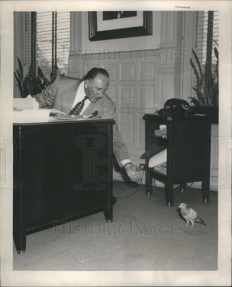 1953 Press Photo Warden Frank Sain on his desk - Historic Images