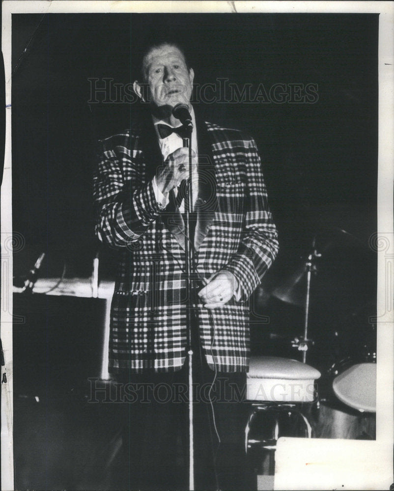 1972 Singing Troubador Vallee Speaking Blue Max - Historic Images