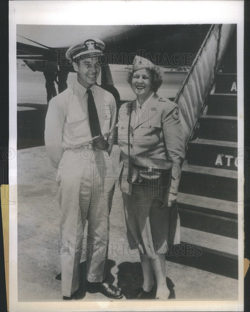 1945 Noted sportsman Lt. Alfred Gwynne and his mother Mrs. Margaret - Historic Images