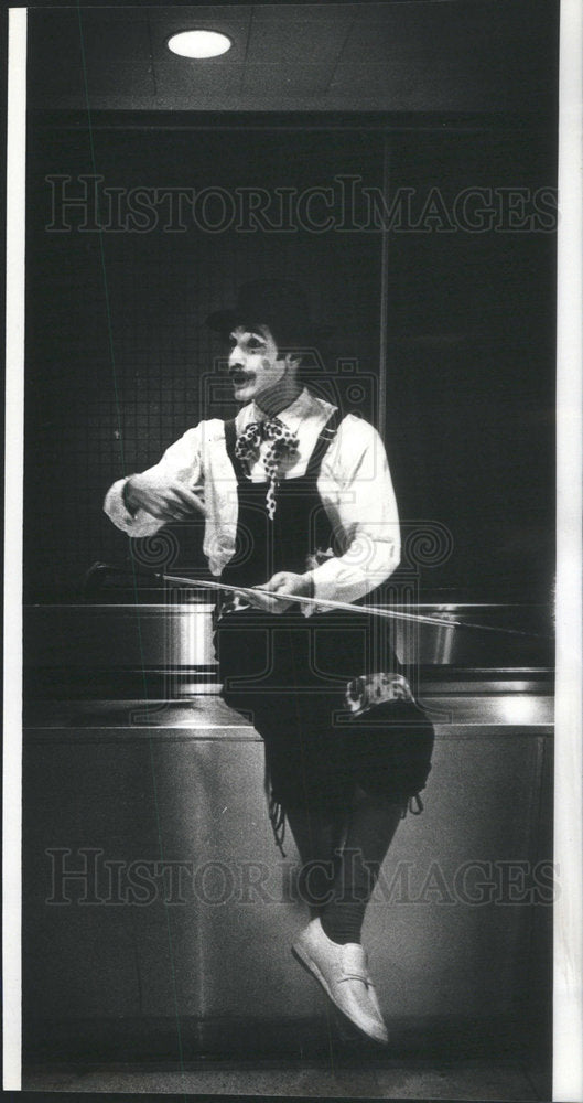 1977 Richard Pearlman Moming Clowns Opera Director - Historic Images