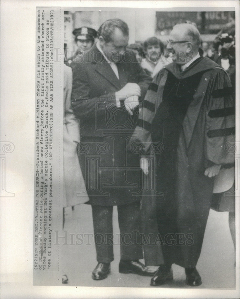 1971 Dr Norman Vincent Peale and President Richard Nixon. - Historic Images