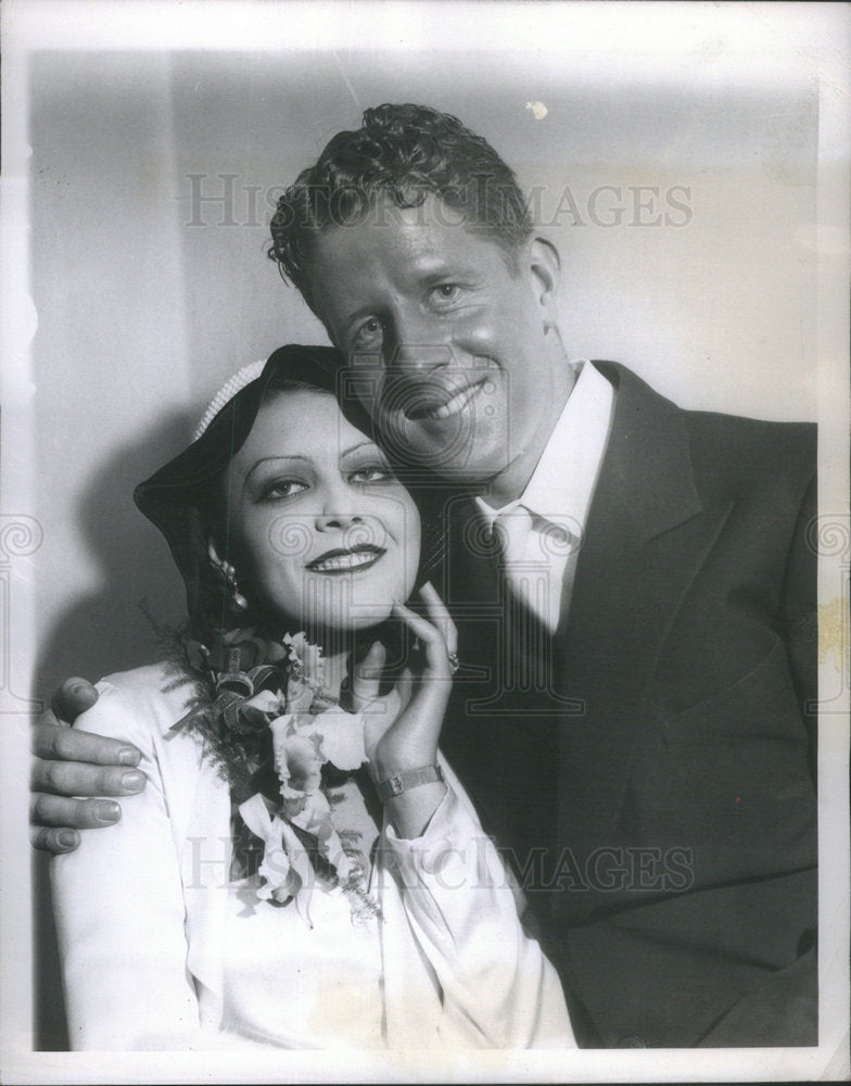 1949 Press Photo Rudy VallÃƒÆ’Ã‚Â©e American Singer Actor Bandleader Entertainer Mcih - Historic Images