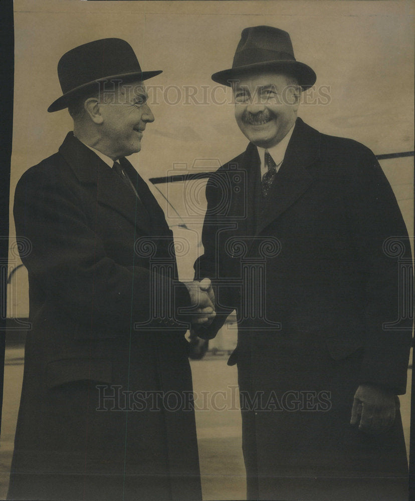 1940 Press Photo Count Rene de St. Quentin (r) and Donald Mac Pherson - Historic Images