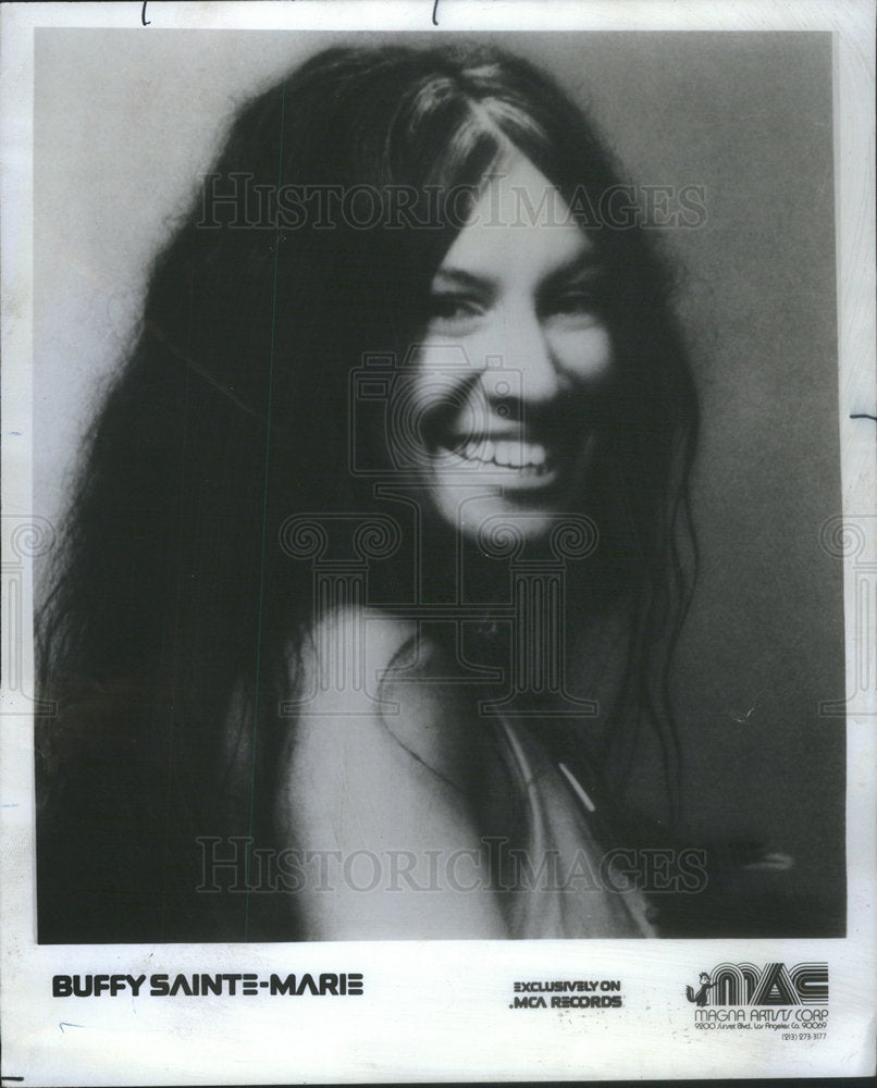 1977 Press Photo Buffy Sainte-Marie Canadian Cree singer-songwriter, musician - Historic Images