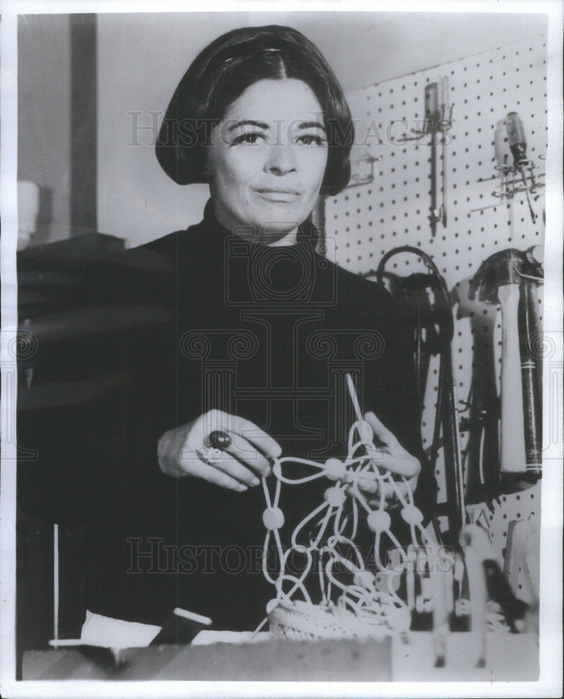 1977 Press Photo Ruth E Saltz Handbag Designer - Historic Images