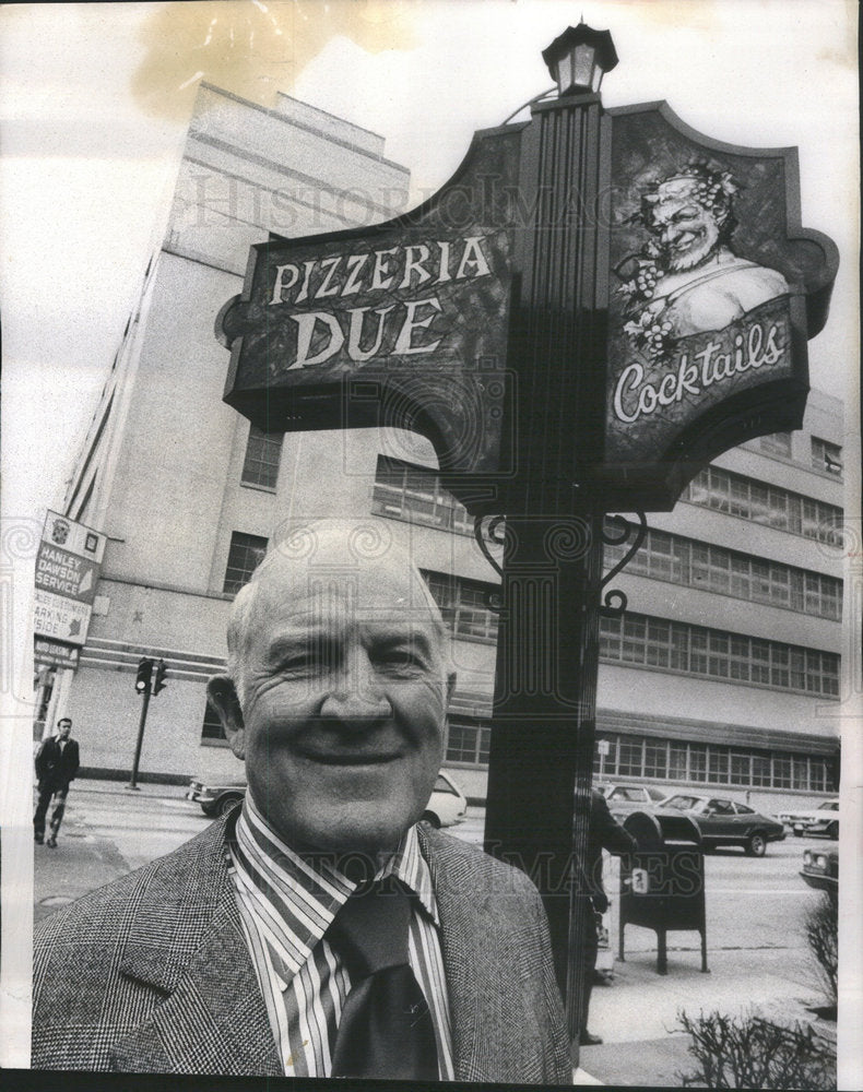 1974 Press Photo Ike Sewell Uno Chicago Grill Restaurant Founder - Historic Images