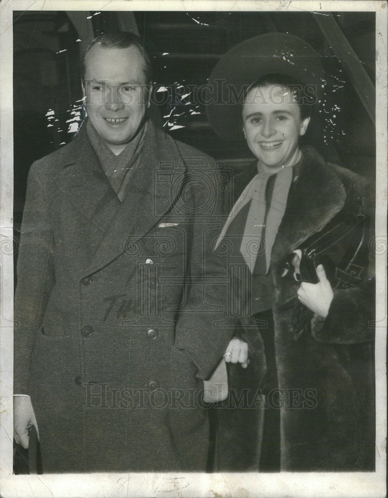 1938 Press Photo Shean Author Personal History Wife Robertson Arrival New York - Historic Images