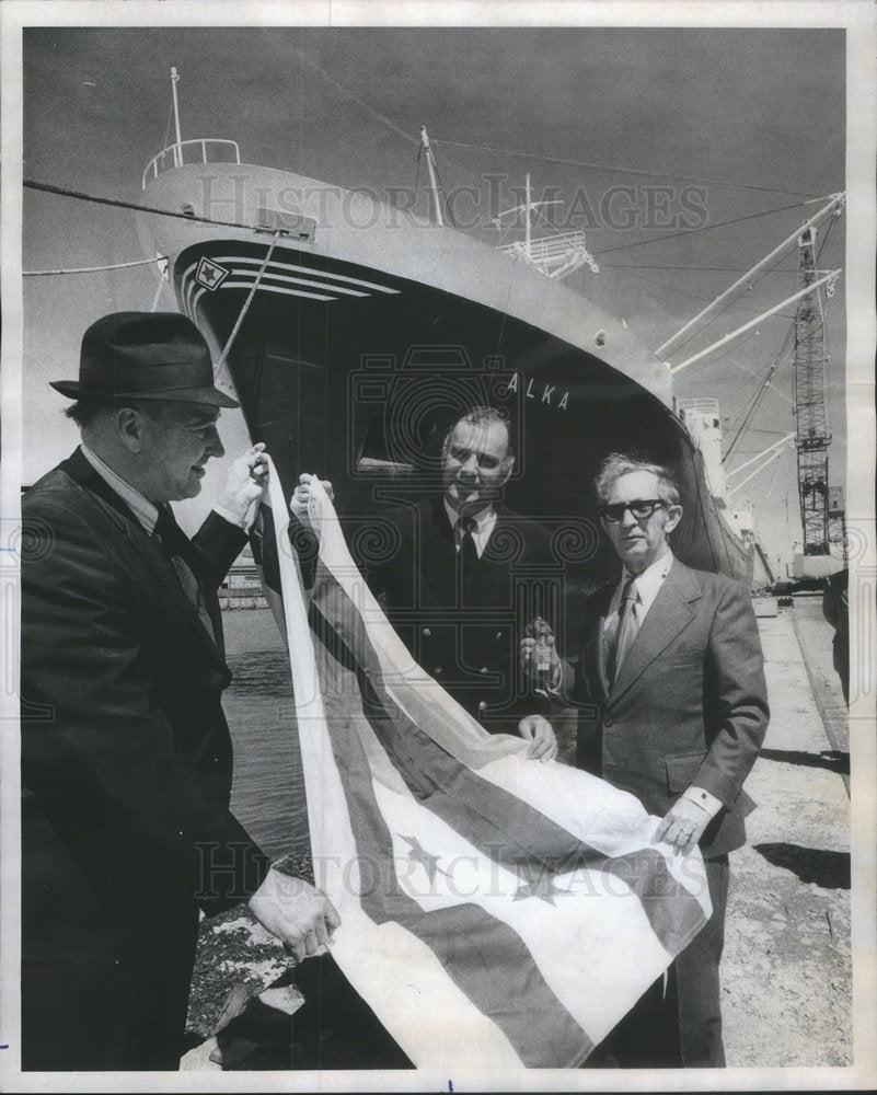 1976 Press Photo Vern Soballe Ljubomir Mimica Of Alka During Ceremonies Kreiter - Historic Images