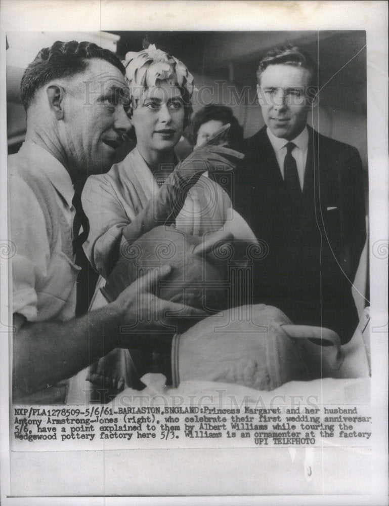 1961 Press Photo Princess Margeret, Husband Anthony Armstrong-Jones Tour Factory - Historic Images