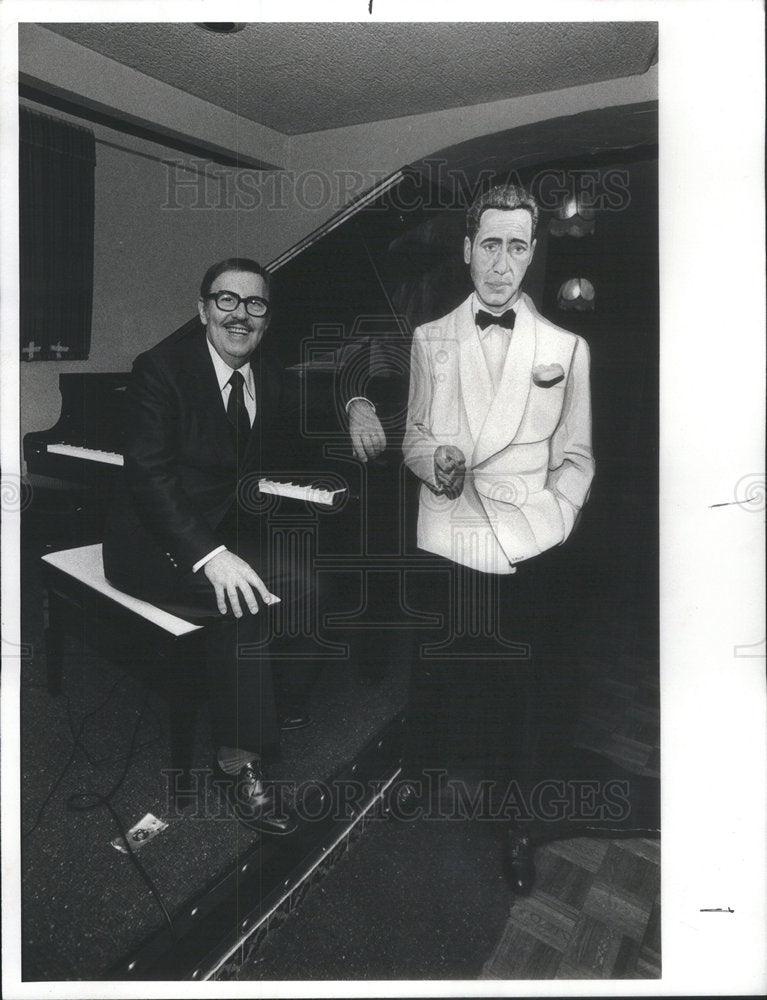 1977 Press Photo Director Bill Snyder - Historic Images