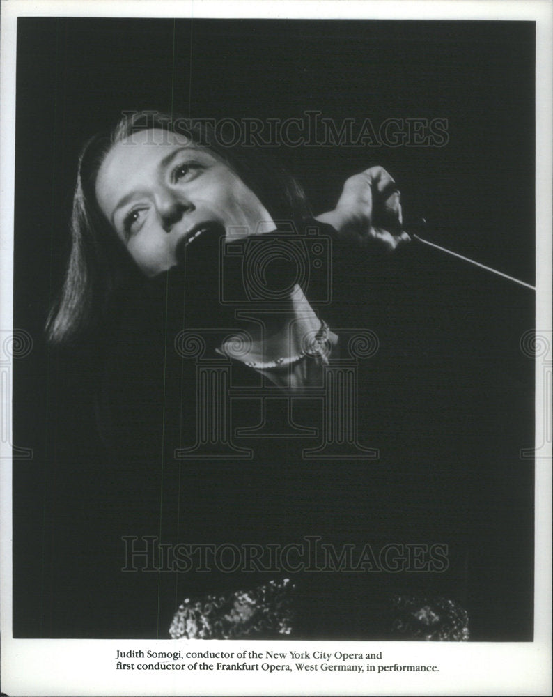 PRESS PHOTO JUDITH SOMOGI CONDUCTOR NEW YORK CITY OPERA - Historic Images