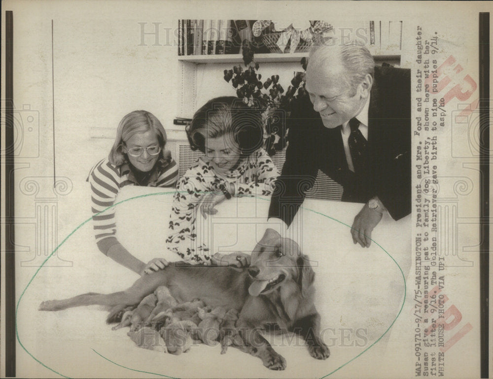 1975 Press Photo President and Mrs. Ford and their daughter Susan - Historic Images