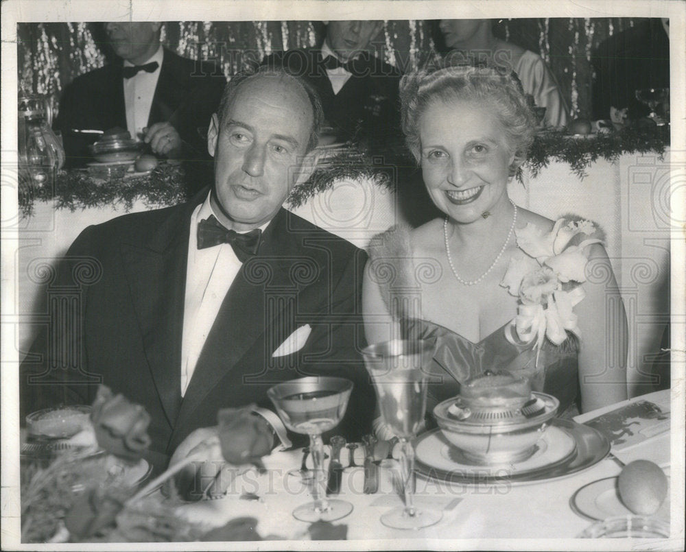 1953 Adlai Stevenson and Mrs. Frank E. Pofanti  - Historic Images