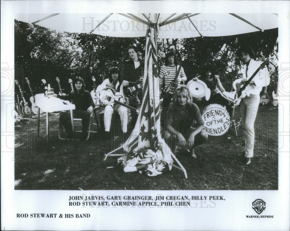 1977 Press Photo Rod Stewart &amp; his band. - Historic Images