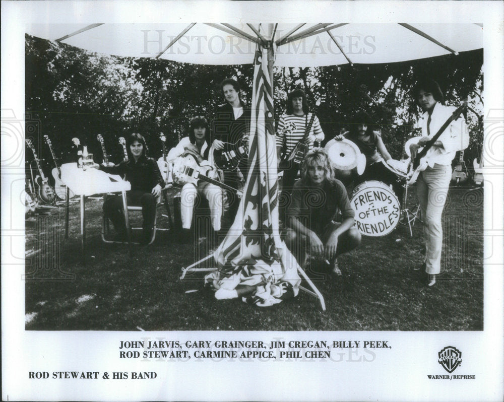 1977 Press Photo Rod Stewart & his band. - Historic Images