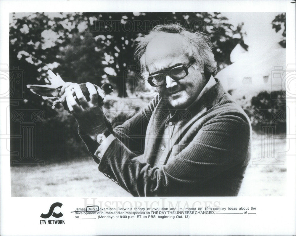 Press Photo James Burke examines Darwin's theory evolution Day Universe Changed - Historic Images