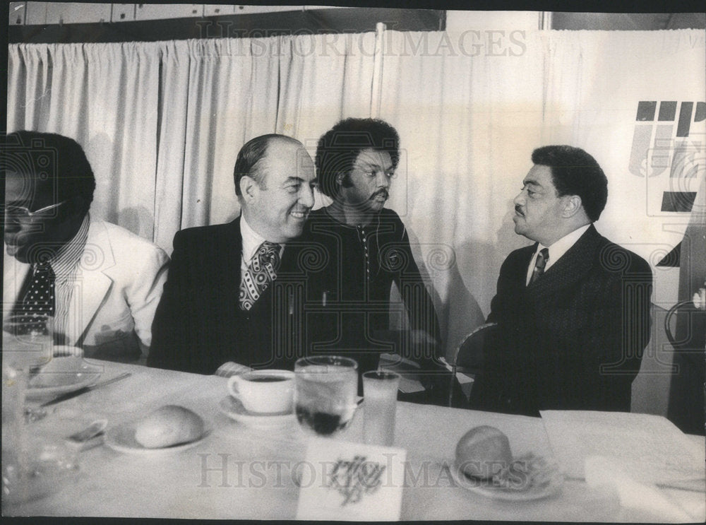 1973 Press Photo Emmett Dedmon Jesse Jackson George E. Johnson Breakfast - Historic Images