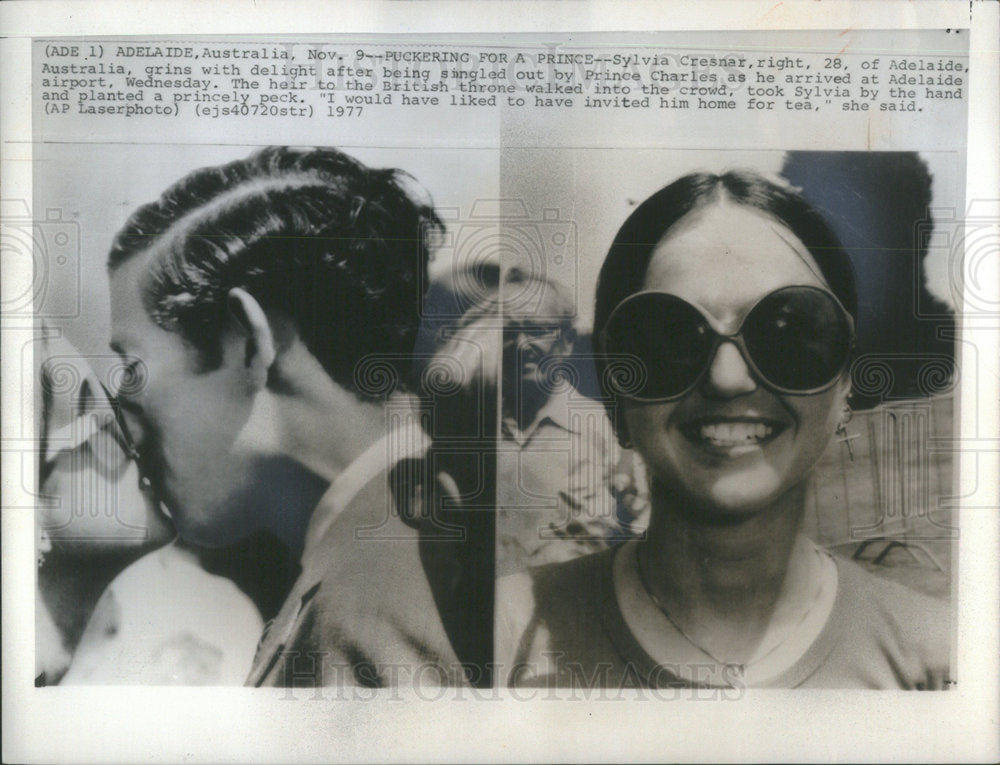 1977 Press Photo Prince Charles gives Sylvia Cresnar a kiss, Adelaide, Australia - Historic Images