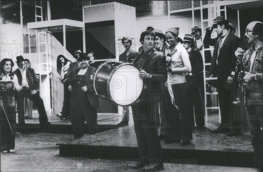 1974 Press Photo Terry Deck, As Sky Masterson,&quot;Guys And Dolls&quot; - Historic Images