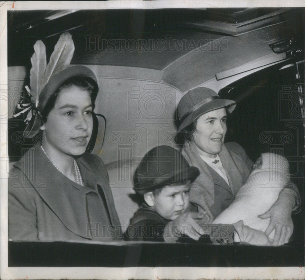 1950 Press Photo Queen Elizabeth II with toddler Charles and baby Anne - Historic Images