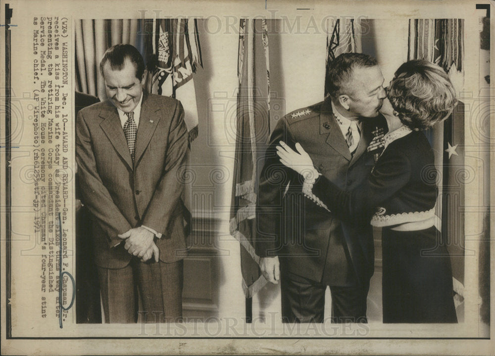 1971 Press Photo General Leonard F. Chapman, Jr. with his wife and Pres. Nixon. - Historic Images