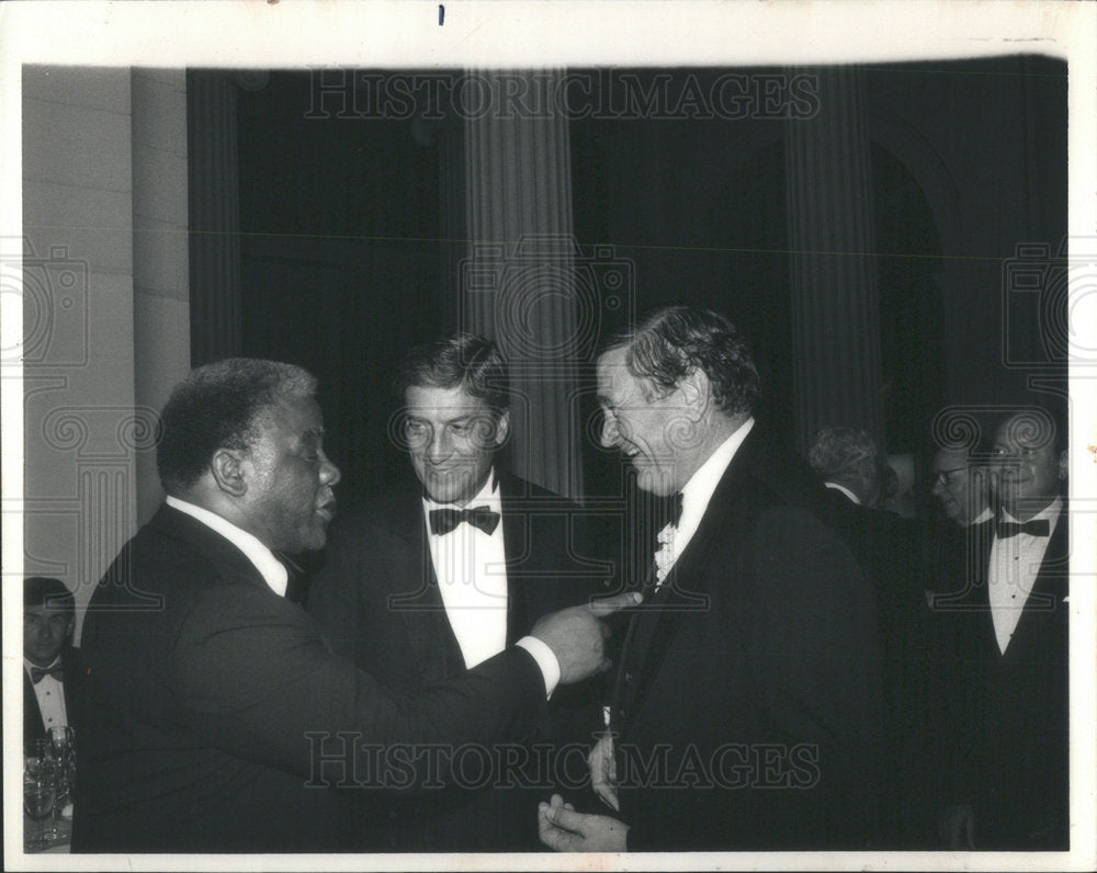 1987 Press Photo Chicago Mayor Washington Nino Cerruti Daniel Rostenkowski - Historic Images