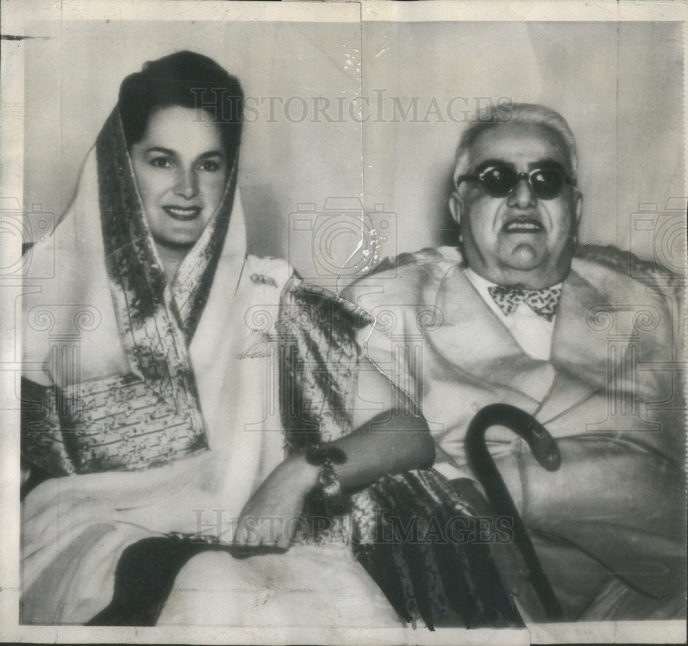 1946 Sir Sultan Muhammed Shah, Aga Khan III with French wife - Historic Images