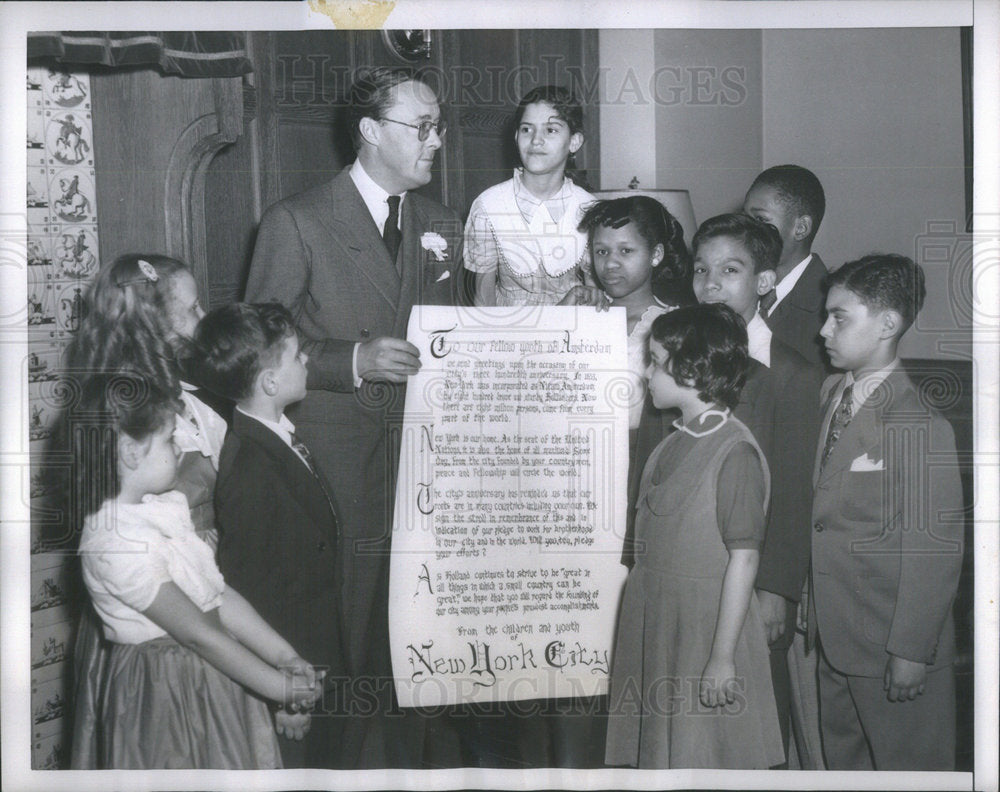 1953 Prince Bernhard Of The Netherlands Receives A Friendship Scroll - Historic Images