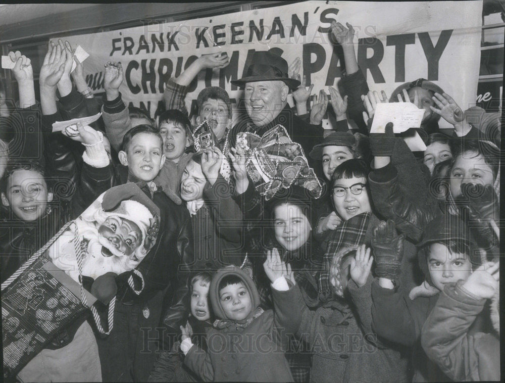 1956 Press Photo Cook Co. Assessor Frank Keenan w/kids at Christmas Party - Historic Images