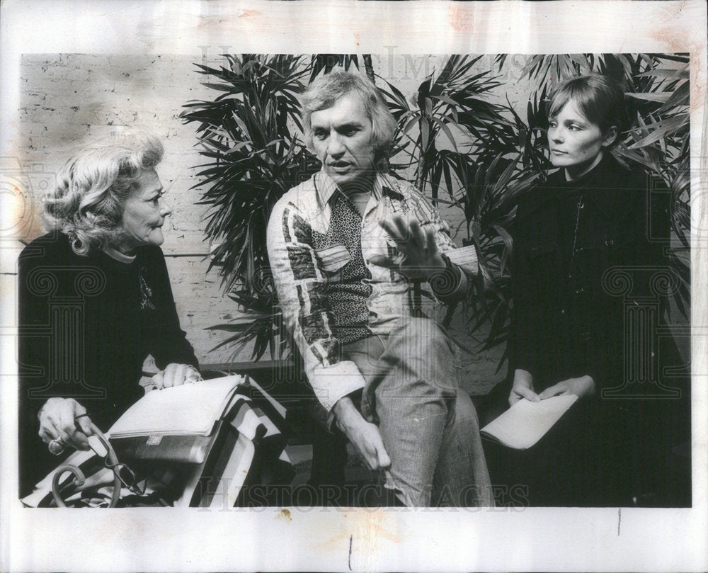 1974 George Keathley, Katharine Houghton & Sylvia Sidney - Historic Images