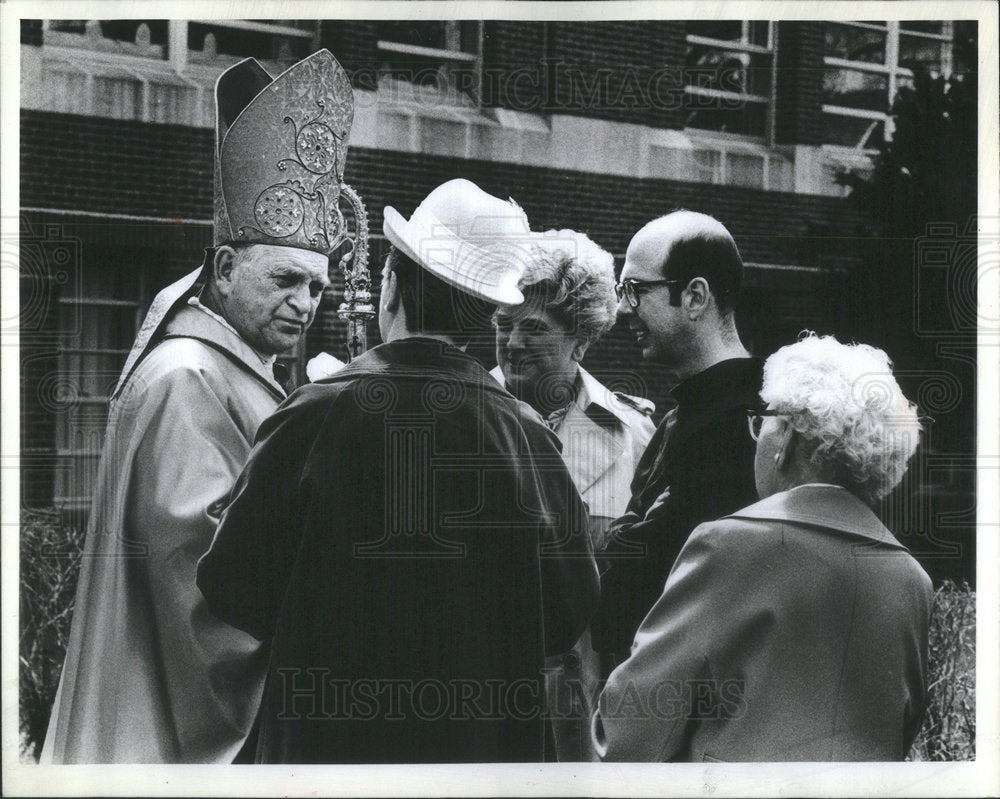 1982 Press Photo BISHOP ALFRED L. ABRAMOWICZ  PERISHERS FIVE HOLY MARTYRS CHURCH - Historic Images