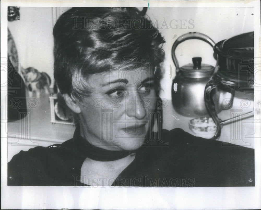 1974 Sheraton Chicago Marj Abrams command suite Baby suit door - Historic Images