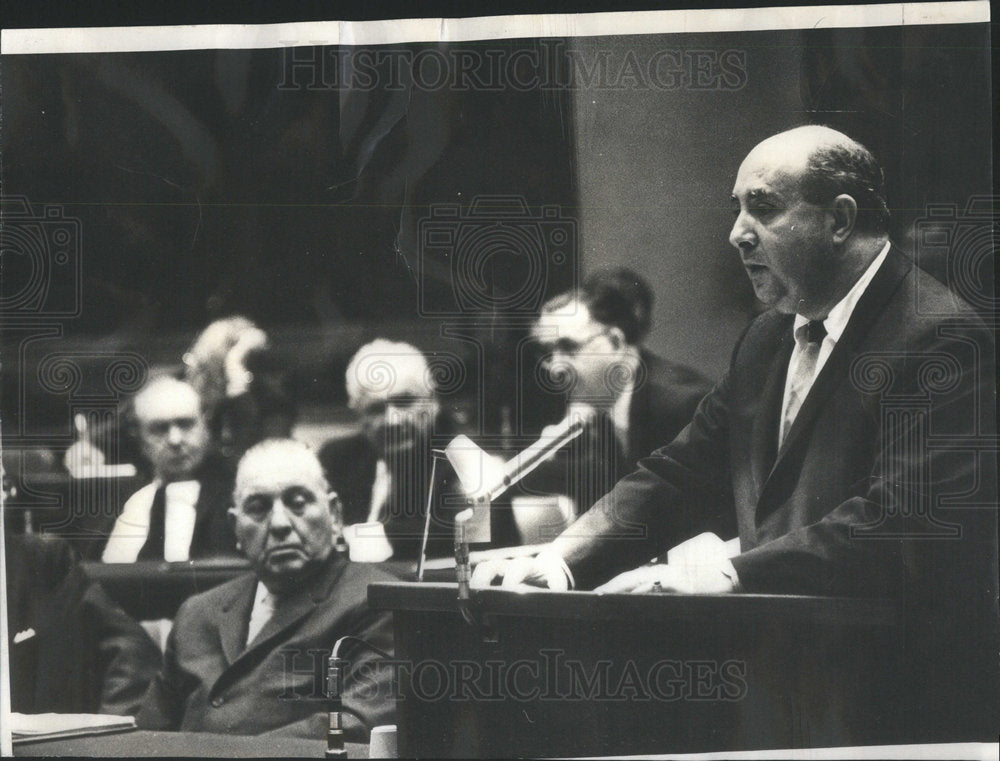 1966 Mayor Daley Watching Sherman Abrams Speaking At Public Hearing - Historic Images