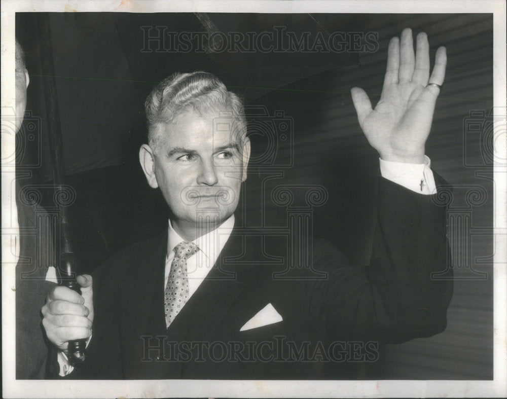 1961 Press Photo Thomas Cronin, the perfect butler on his arrival O'Hare Airport - Historic Images