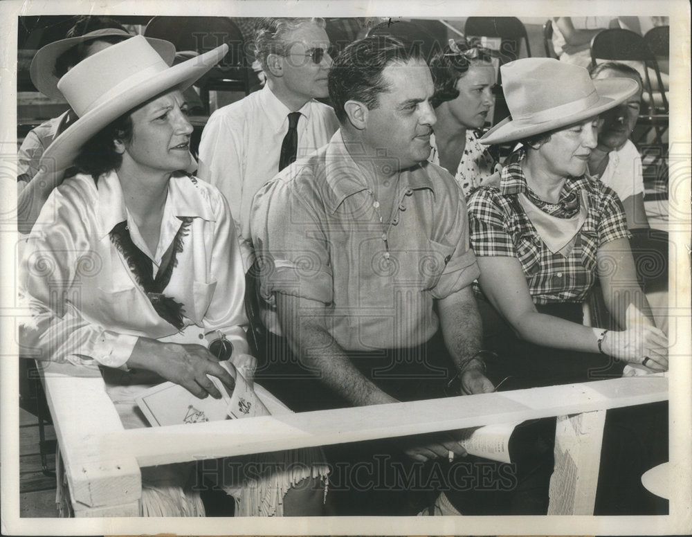 Press Photo Mrs. Freeman Goaden, left, and Mr. and Mrs. Charles Crane - Historic Images