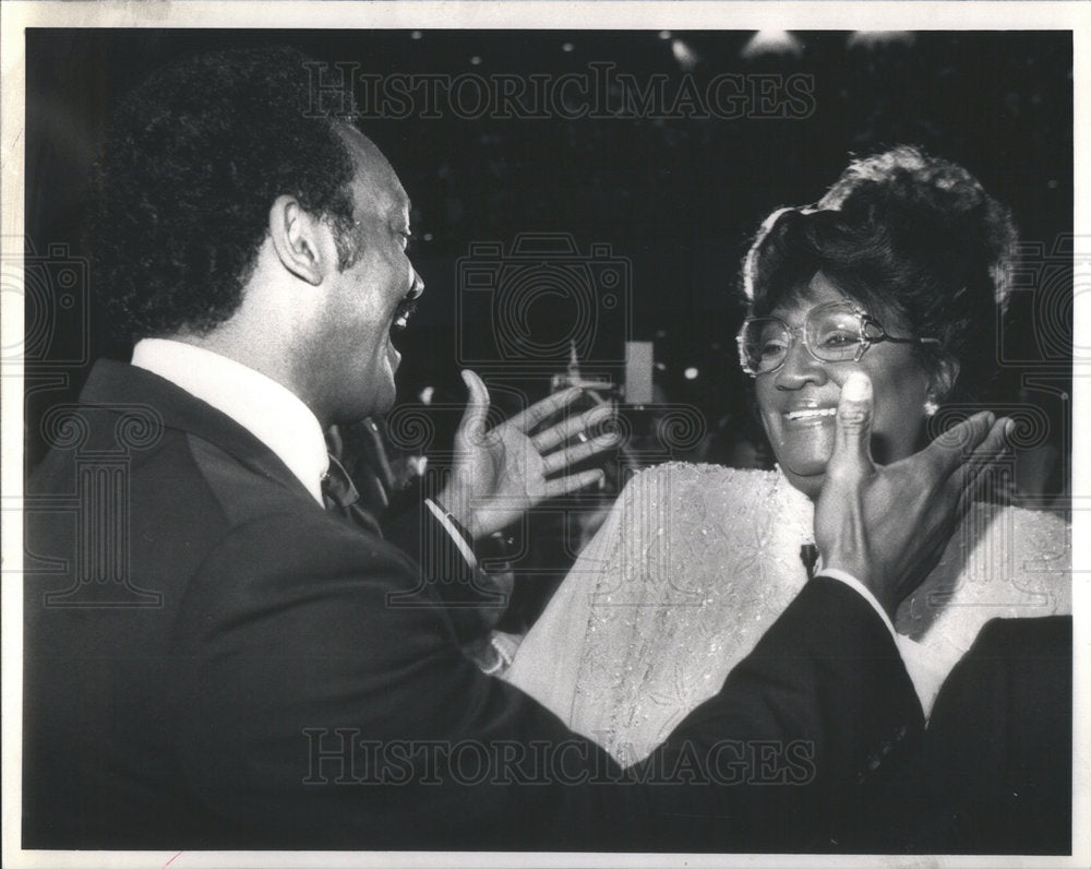 1985 Press Photo Jesse Jackson Johnnie Colemon Warm Greet Yesterday Crowd Church - Historic Images