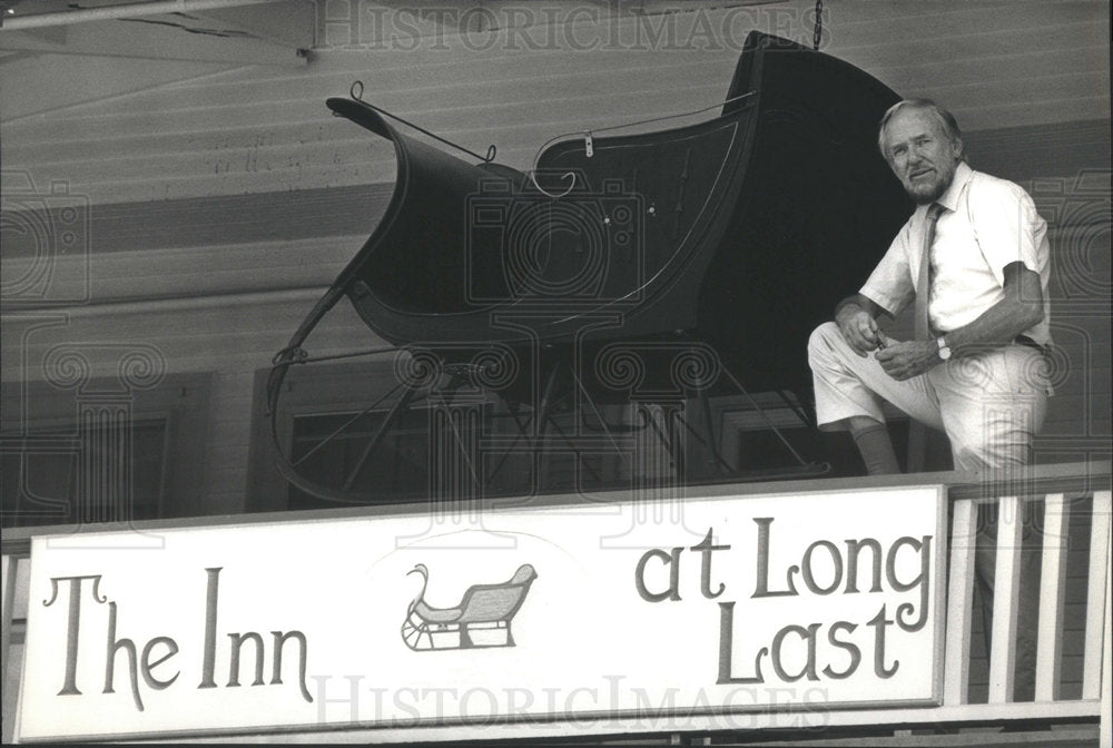 1987 Press Photo John Coleman Labor Economist College President - Historic Images