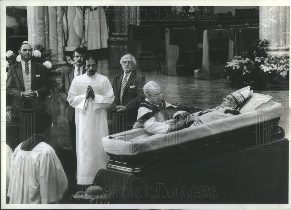 1982 Press Photo Cordinal John P. Cody and Rev. Timothy J. Lyne. - Historic Images